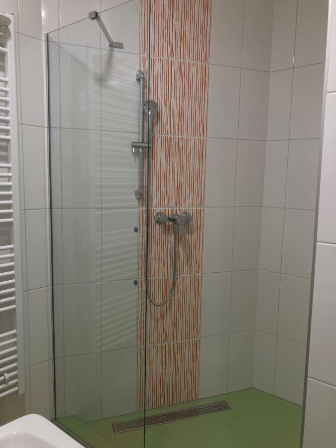 Capsule Hostel Zizkov Tower Prag Dış mekan fotoğraf