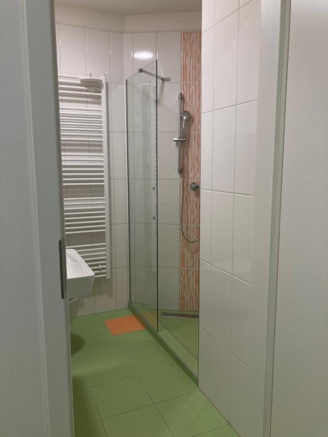 Capsule Hostel Zizkov Tower Prag Dış mekan fotoğraf