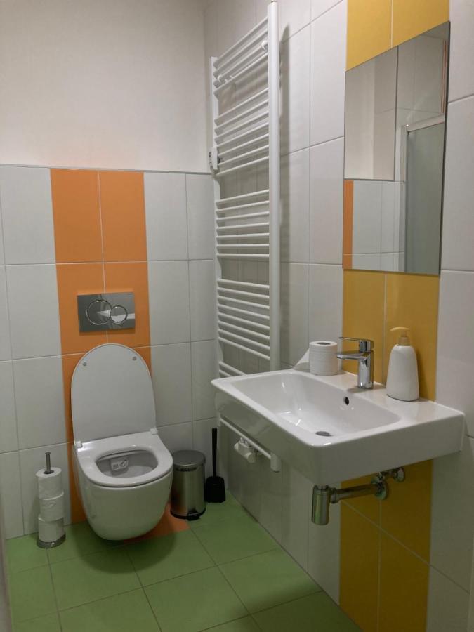 Capsule Hostel Zizkov Tower Prag Dış mekan fotoğraf