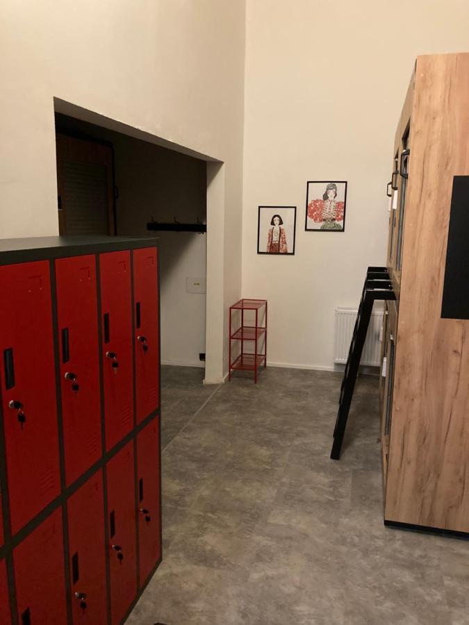 Capsule Hostel Zizkov Tower Prag Dış mekan fotoğraf