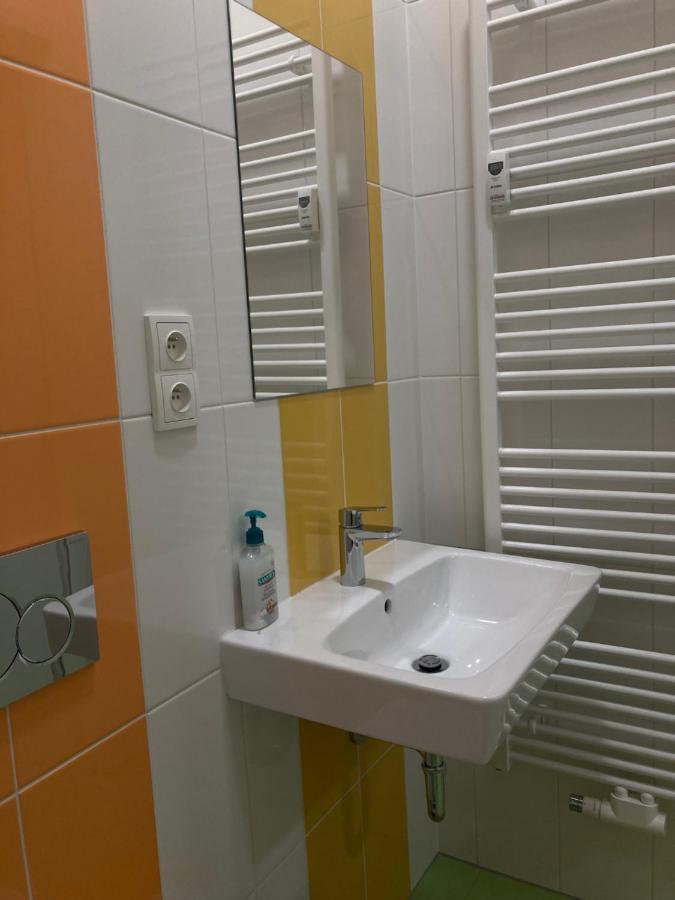Capsule Hostel Zizkov Tower Prag Dış mekan fotoğraf