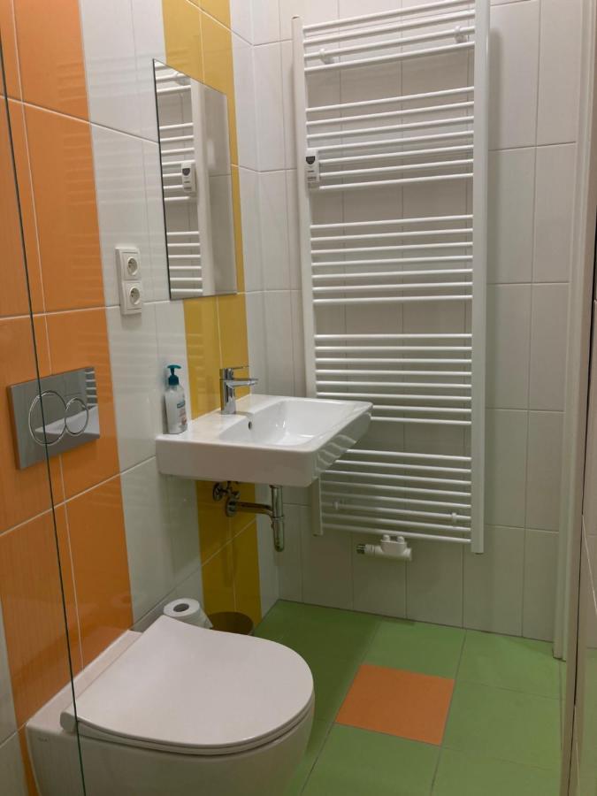 Capsule Hostel Zizkov Tower Prag Dış mekan fotoğraf